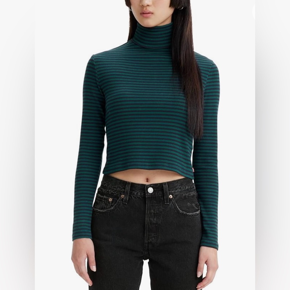 Levi’s The Everyday Crop Turtleneck